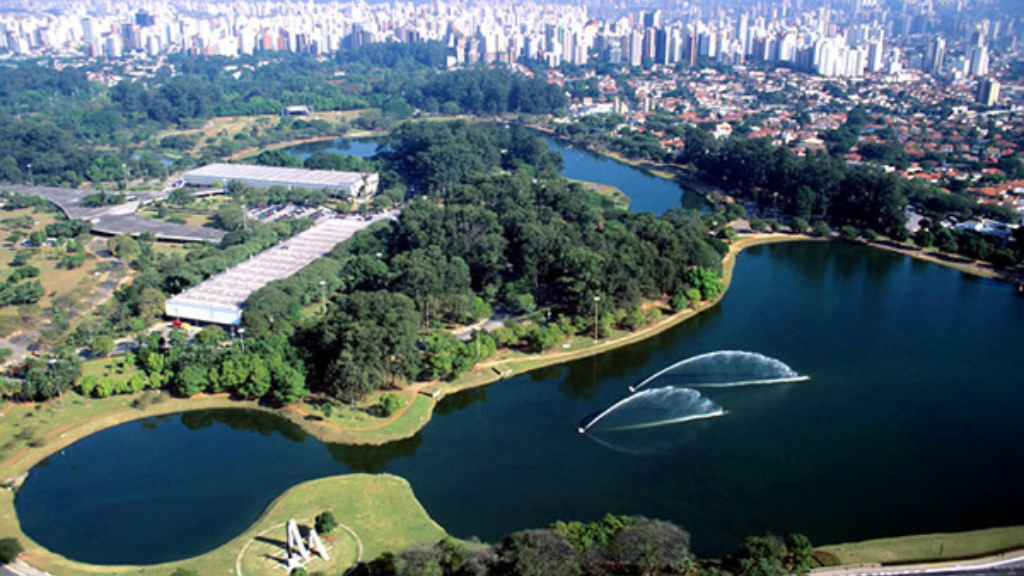 Oásis verde em São Paulo com trilhas, museus e muito lazer ao ar livre.